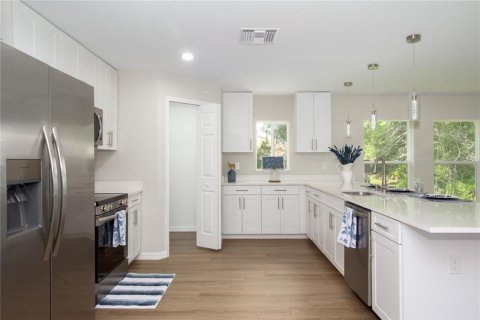 House in Spring Hill, Florida 3 bedrooms, 169.83 sq.m. № 1902104 - photo 13