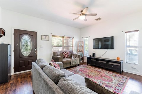 Casa en alquiler en Tampa, Florida, 3 dormitorios, 130.25 m2 № 1910066 - foto 5