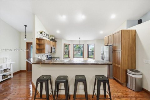 House in Loxahatchee Groves, Florida 5 bedrooms, 185.8 sq.m. № 2076254 - photo 8