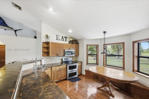 House in Loxahatchee Groves, Florida 5 bedrooms, 185.8 sq.m. № 2076254 - photo 9