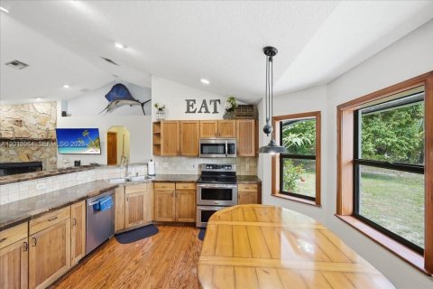 House in Loxahatchee Groves, Florida 5 bedrooms, 185.8 sq.m. № 2076254 - photo 10