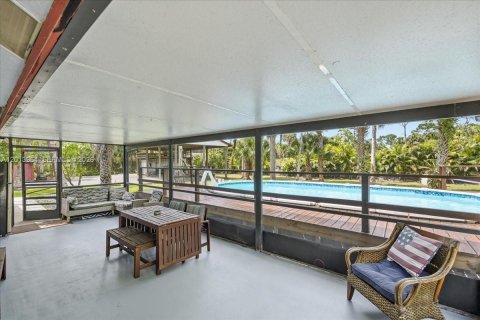 House in Loxahatchee Groves, Florida 5 bedrooms, 185.8 sq.m. № 2076254 - photo 25