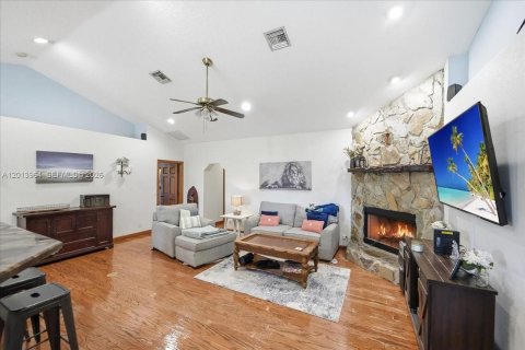House in Loxahatchee Groves, Florida 5 bedrooms, 185.8 sq.m. № 2076254 - photo 5