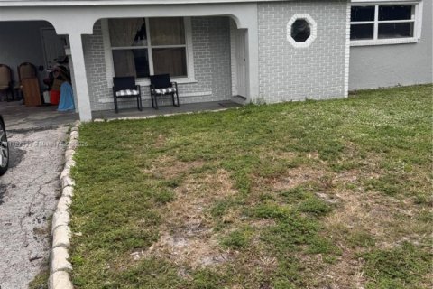 Villa ou maison à vendre à Pompano Beach, Floride: 4 chambres, 184.69 m2 № 1962527 - photo 1