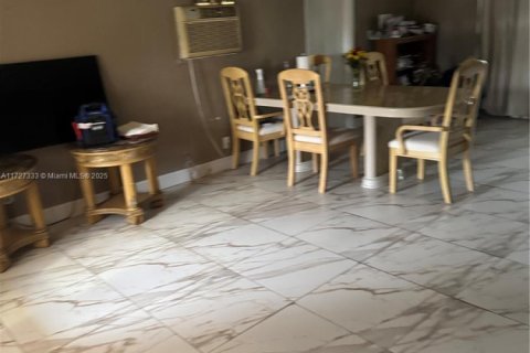 Villa ou maison à vendre à Pompano Beach, Floride: 4 chambres, 184.69 m2 № 1962527 - photo 2