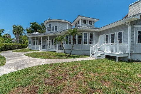 House in New Port Richey, Florida 3 bedrooms, 290.69 sq.m. № 2151548