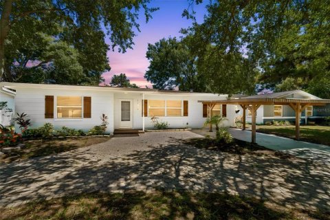 House in Clearwater, Florida 4 bedrooms, 167.13 sq.m. № 2224566