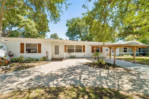 House in Clearwater, Florida 4 bedrooms, 167.13 sq.m. № 2224566 - photo 2