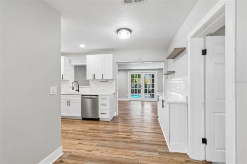 House in Clearwater, Florida 4 bedrooms, 167.13 sq.m. № 2224566 - photo 10