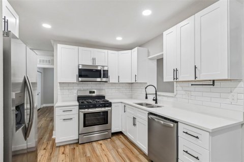House in Clearwater, Florida 4 bedrooms, 167.13 sq.m. № 2224566 - photo 13