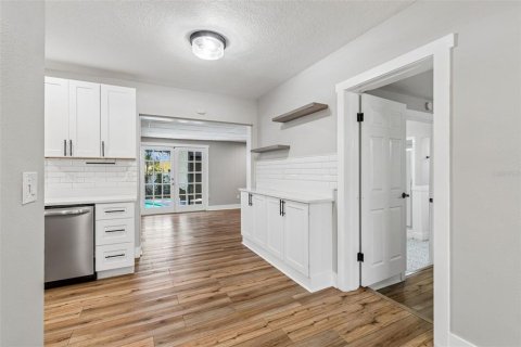 House in Clearwater, Florida 4 bedrooms, 167.13 sq.m. № 2224566 - photo 11