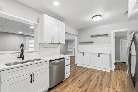 House in Clearwater, Florida 4 bedrooms, 167.13 sq.m. № 2224566 - photo 15