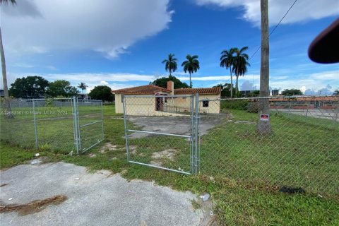 Commercial property in Opa-locka, Florida № 1860337 - photo 3