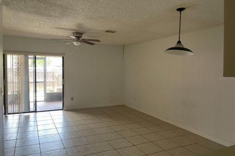 Townhouse in Tampa, Florida 2 bedrooms, 86.21 sq.m. № 2198428 - photo 3
