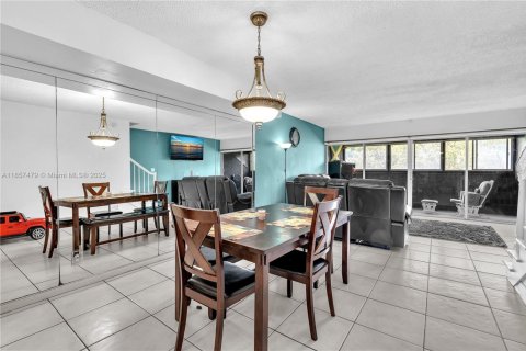 Condo in Lauderhill, Florida, 2 bedrooms  № 1961257 - photo 3