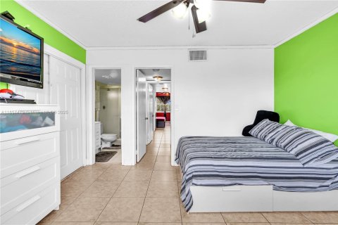 Condo in Lauderhill, Florida, 2 bedrooms  № 1961257 - photo 25