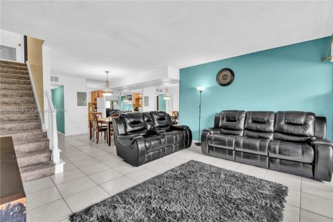 Condo in Lauderhill, Florida, 2 bedrooms  № 1961257 - photo 19