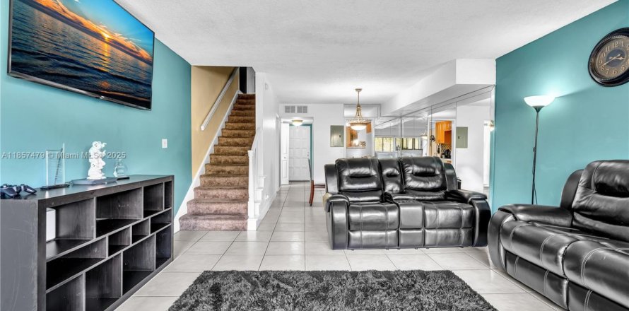 Condo in Lauderhill, Florida, 2 bedrooms  № 1961257