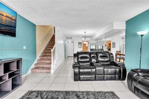 Condo in Lauderhill, Florida, 2 bedrooms  № 1961257 - photo 18