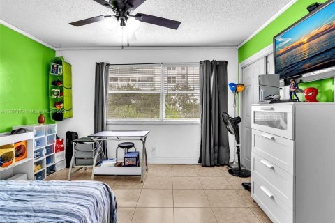 Condo in Lauderhill, Florida, 2 bedrooms  № 1961257 - photo 26