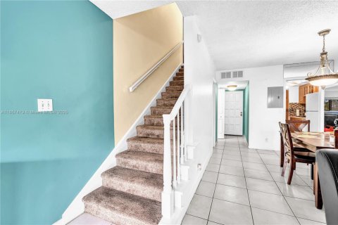 Condo in Lauderhill, Florida, 2 bedrooms  № 1961257 - photo 23