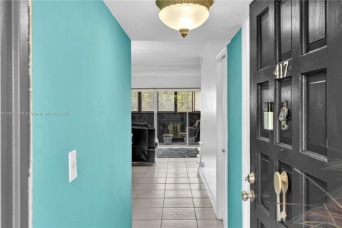 Condo in Lauderhill, Florida, 2 bedrooms  № 1961257 - photo 2