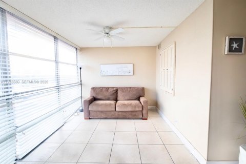Condominio en alquiler en Hallandale Beach, Florida, 2 dormitorios, 112.41 m2 № 2045396 - foto 5