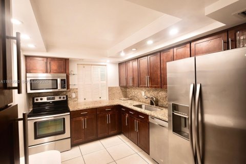 Condominio en alquiler en Hallandale Beach, Florida, 2 dormitorios, 112.41 m2 № 2045396 - foto 3