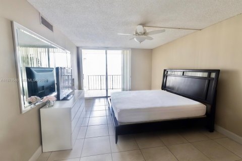 Condominio en alquiler en Hallandale Beach, Florida, 2 dormitorios, 112.41 m2 № 2045396 - foto 6