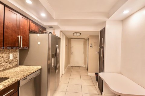 Condominio en alquiler en Hallandale Beach, Florida, 2 dormitorios, 112.41 m2 № 2045396 - foto 4