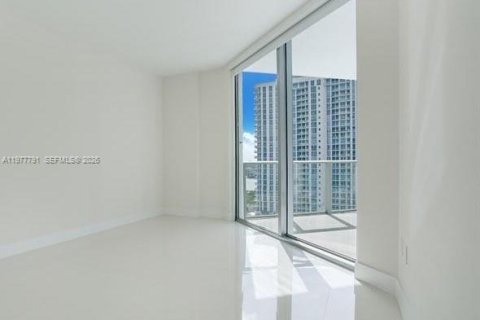Condominio en alquiler en North Miami Beach, Florida, 2 dormitorios, 155.15 m2 № 2044865 - foto 13