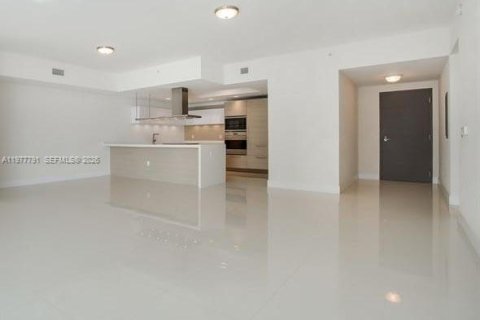 Condominio en alquiler en North Miami Beach, Florida, 2 dormitorios, 155.15 m2 № 2044865 - foto 2