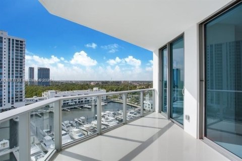 Condominio en alquiler en North Miami Beach, Florida, 2 dormitorios, 155.15 m2 № 2044865 - foto 19