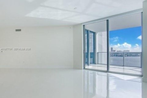 Condominio en alquiler en North Miami Beach, Florida, 2 dormitorios, 155.15 m2 № 2044865 - foto 15