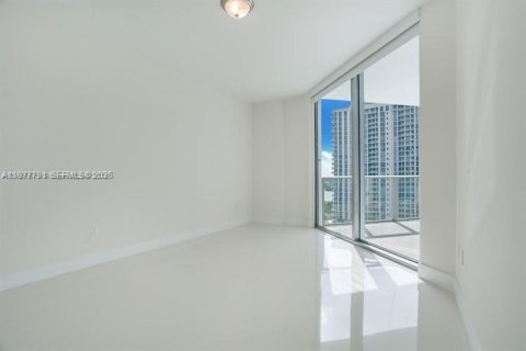 Condominio en alquiler en North Miami Beach, Florida, 2 dormitorios, 155.15 m2 № 2044865 - foto 14