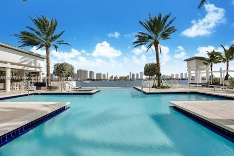 Condominio en alquiler en North Miami Beach, Florida, 2 dormitorios, 155.15 m2 № 2044865 - foto 23