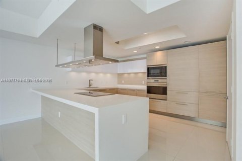 Condominio en alquiler en North Miami Beach, Florida, 2 dormitorios, 155.15 m2 № 2044865 - foto 4