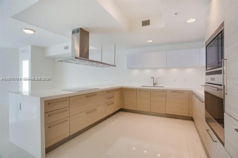 Condominio en alquiler en North Miami Beach, Florida, 2 dormitorios, 155.15 m2 № 2044865 - foto 6