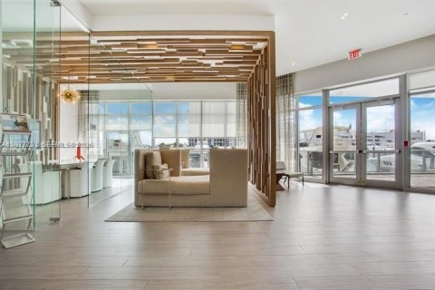 Condominio en alquiler en North Miami Beach, Florida, 2 dormitorios, 155.15 m2 № 2044865 - foto 25