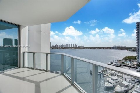 Condominio en alquiler en North Miami Beach, Florida, 2 dormitorios, 155.15 m2 № 2044865 - foto 16