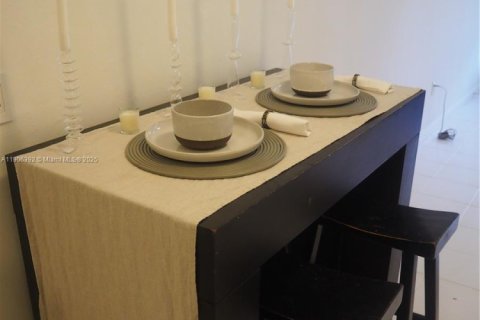 Condo in Miami Beach, Florida  № 1956934 - photo 18