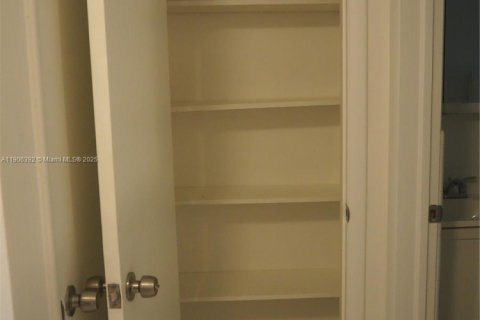 Condo in Miami Beach, Florida  № 1956934 - photo 14