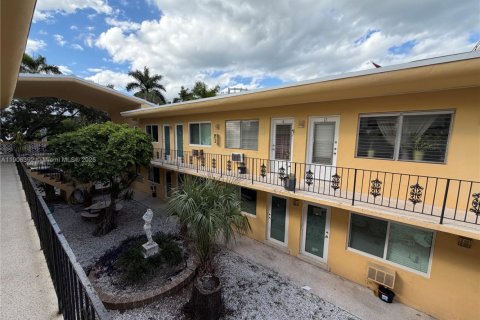 Condo in Miami Beach, Florida  № 1956934 - photo 1