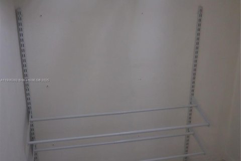 Condo in Miami Beach, Florida  № 1956934 - photo 26