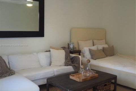 Condo in Miami Beach, Florida  № 1956934 - photo 24