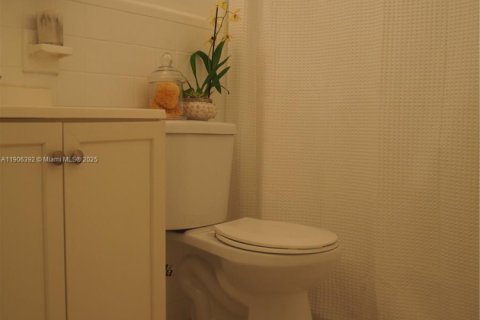 Condo in Miami Beach, Florida  № 1956934 - photo 12