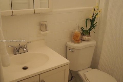 Condo in Miami Beach, Florida  № 1956934 - photo 8