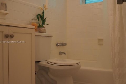 Condo in Miami Beach, Florida  № 1956934 - photo 20
