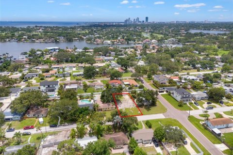 House in Saint Petersburg, Florida 6 bedrooms, 331.94 sq.m. № 1820585 - photo 5