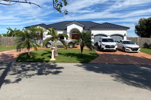 Дом в Майами, Флорида 4 спальни, 195.65м2 № 1998156